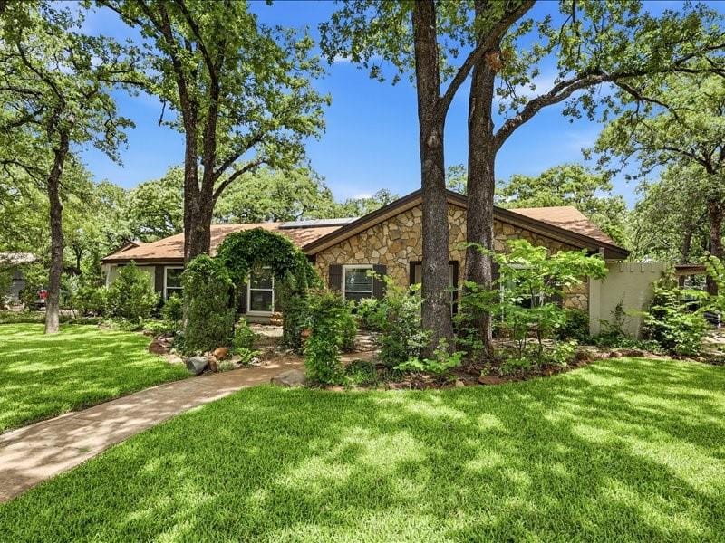 200 Timberlane Terrace, Euless TX 76039 - Photo 2