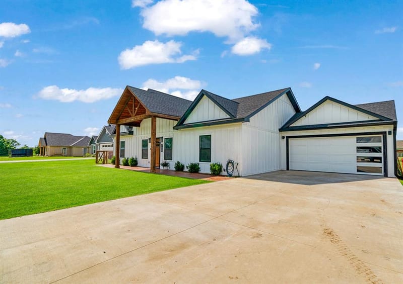 725 Daniel Street, Blossom TX 75416 - Photo 2