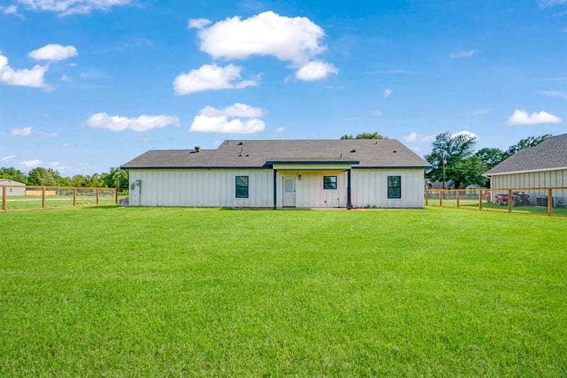 725 Daniel Street, Blossom TX 75416 - Photo 20