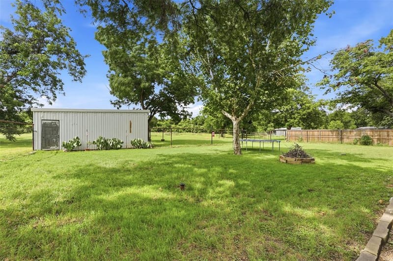 308 W 1st Street, Springtown TX 76082 - Photo 27