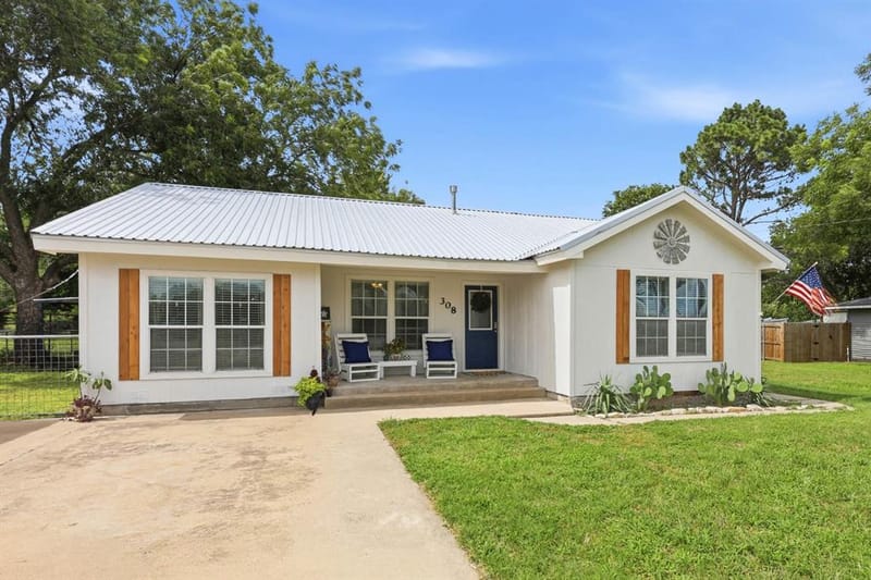 308 W 1st Street, Springtown TX 76082 - Photo 3