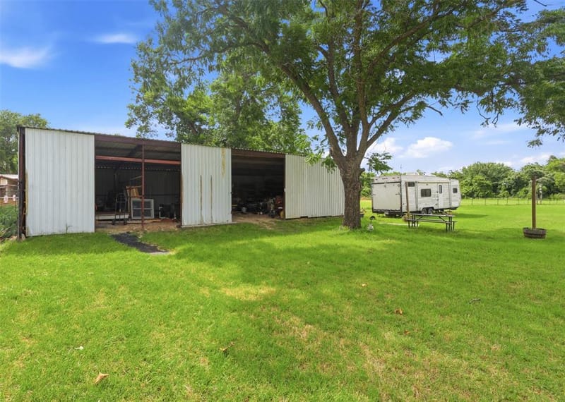 308 W 1st Street, Springtown TX 76082 - Photo 32