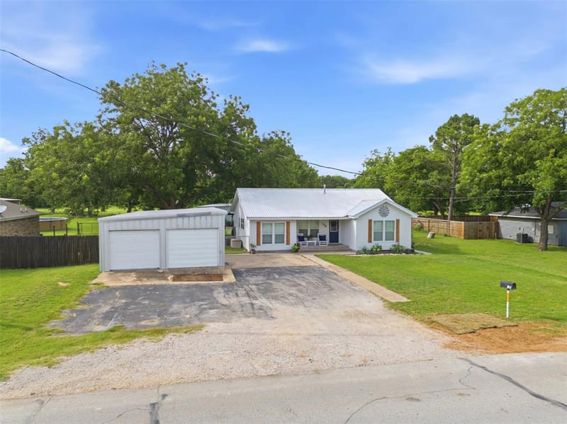 308 W 1st Street, Springtown TX 76082 - Photo 34