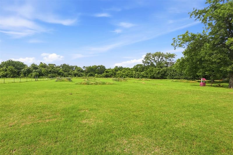 308 W 1st Street, Springtown TX 76082 - Photo 33