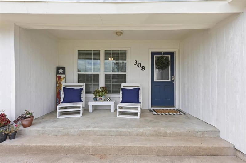 308 W 1st Street, Springtown TX 76082 - Photo 4