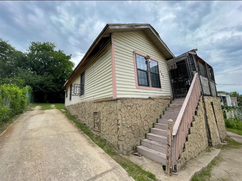 323 Sparks Street, Dallas TX 75203 - Photo 2
