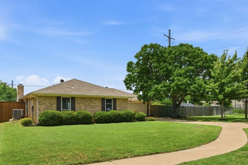 2915 Post Oak Court, Bedford TX 76021 - Photo 2