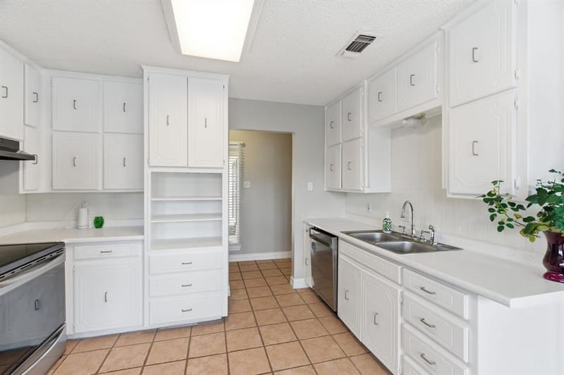 2915 Post Oak Court, Bedford TX 76021 - Photo 8
