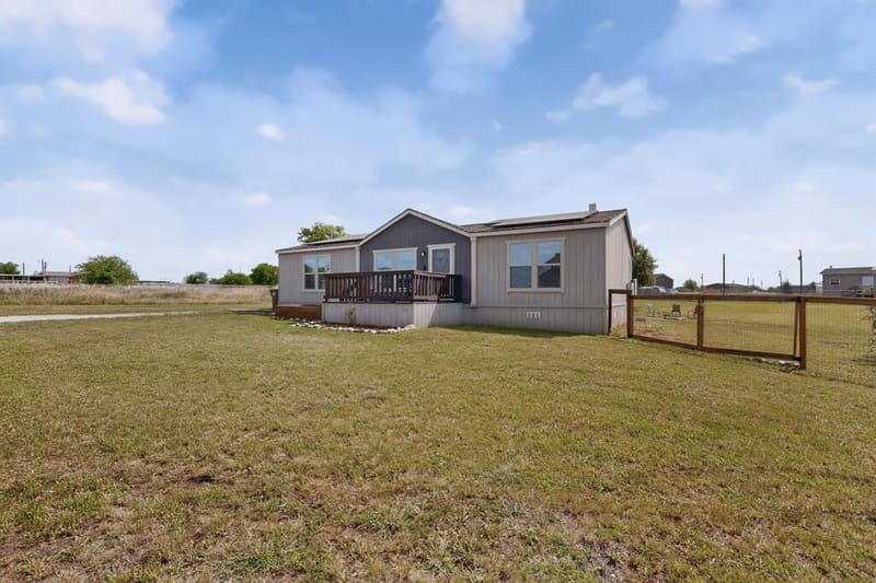 115 Vinall Circle, Decatur TX 76234 - Photo 4
