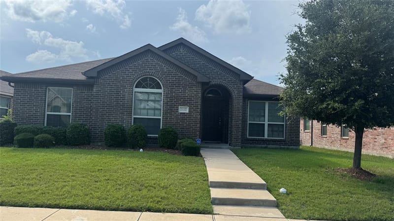 2122 Fair Weather Drive, Lancaster TX 75146