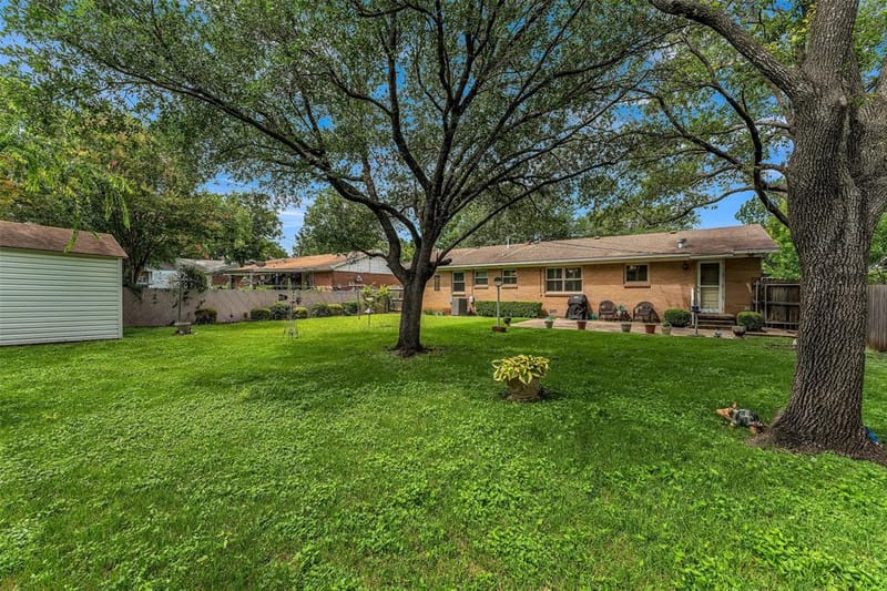 1325 Royal Oaks Drive, Waco TX 76710 - Photo 32