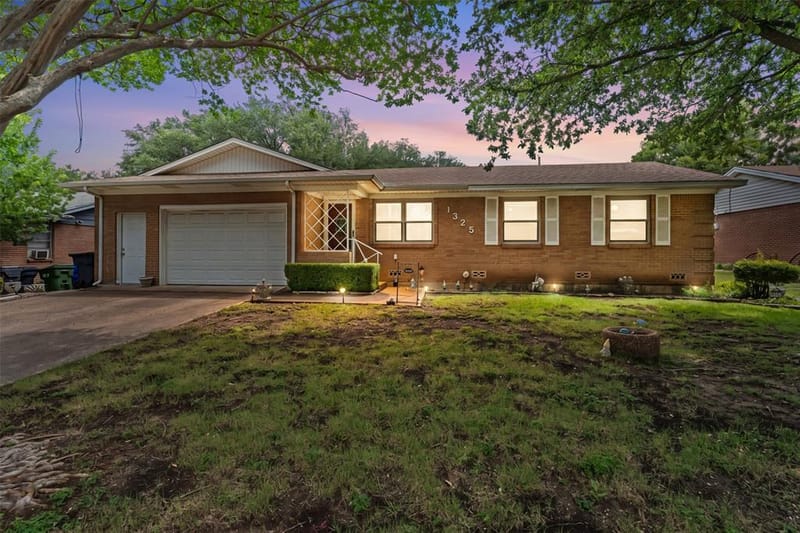 1325 Royal Oaks Drive, Waco TX 76710