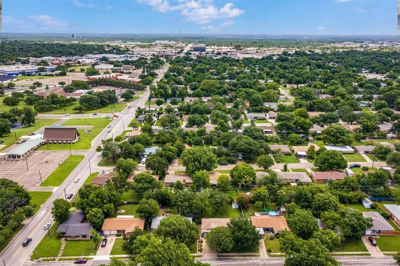 1325 Royal Oaks Drive, Waco TX 76710 - Photo 33