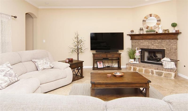 2752 Elmwood Drive, Burleson TX 76028 - Photo 7