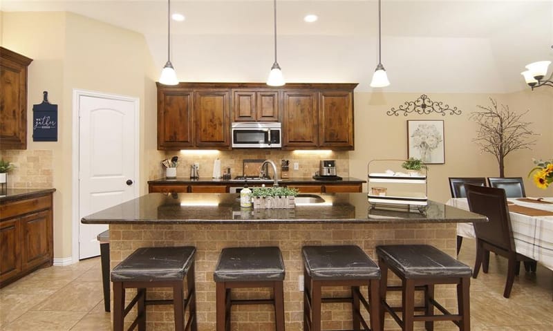 2752 Elmwood Drive, Burleson TX 76028 - Photo 9