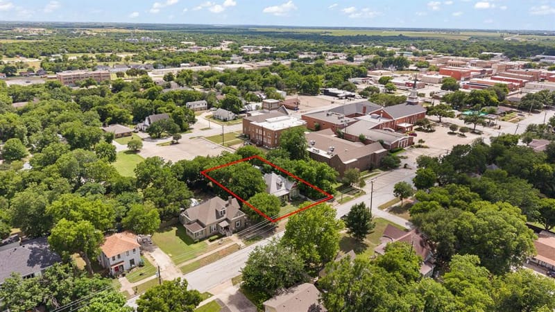 320 E Franklin Street, Hillsboro TX 76645 - Photo 2