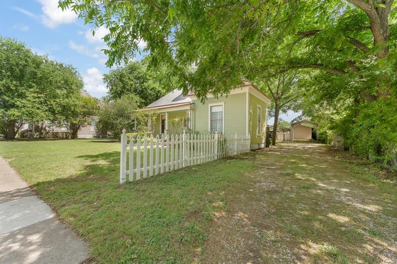320 E Franklin Street, Hillsboro TX 76645 - Photo 3
