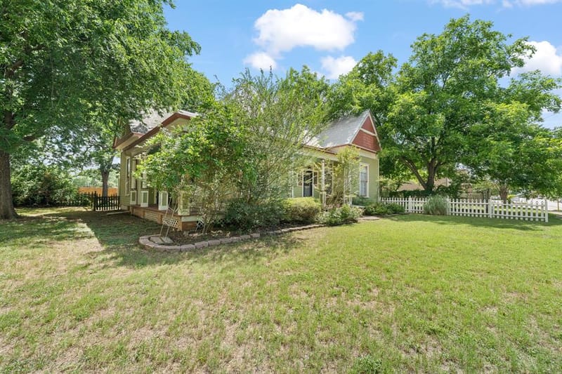 320 E Franklin Street, Hillsboro TX 76645 - Photo 4