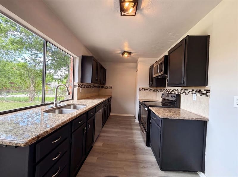 1906 Stockton Trail, Grand Prairie TX 75052 - Photo 2