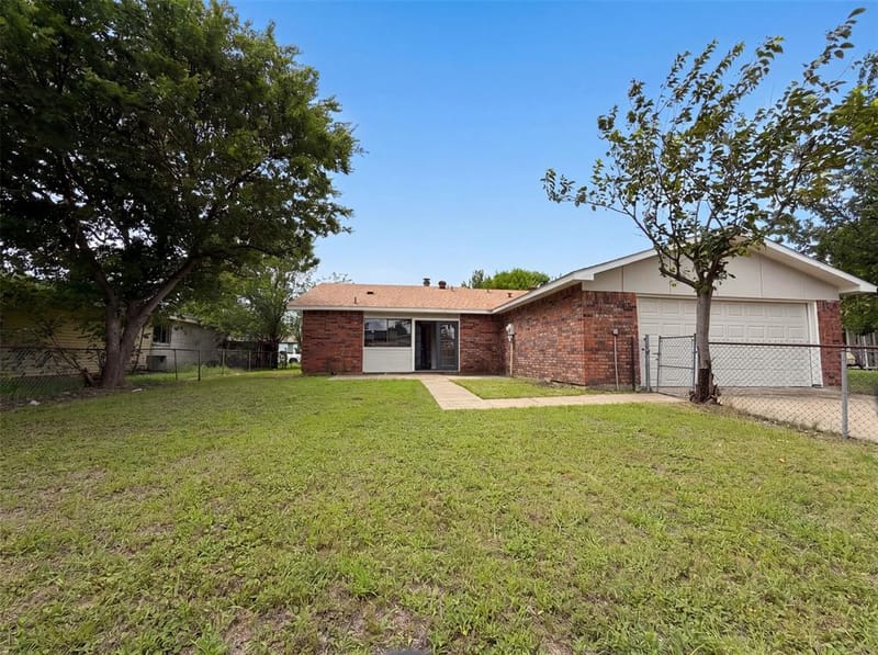 1906 Stockton Trail, Grand Prairie TX 75052 - Photo 5
