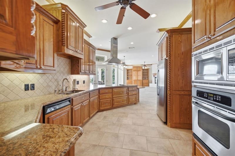 1614 Crow Creek Drive, Granbury TX 76049 - Photo 13
