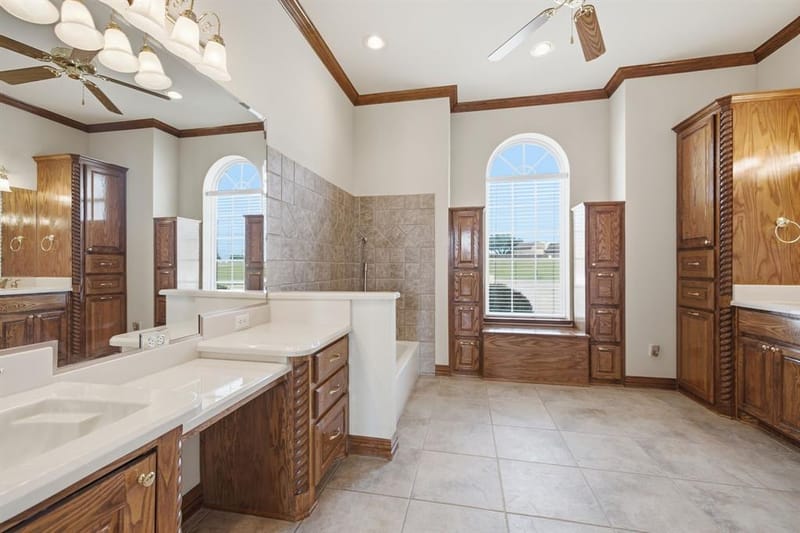 1614 Crow Creek Drive, Granbury TX 76049 - Photo 26