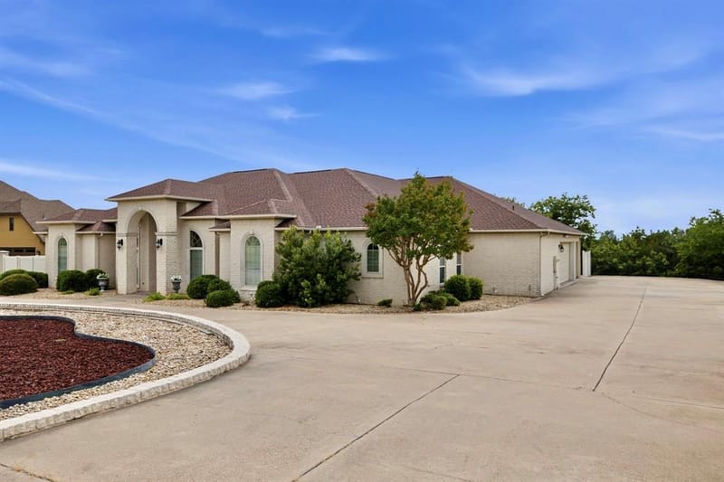 1614 Crow Creek Drive, Granbury TX 76049 - Photo 7