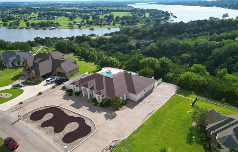 1614 Crow Creek Drive, Granbury TX 76049 - Photo 3