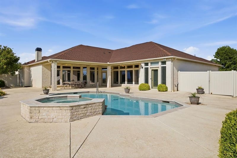 1614 Crow Creek Drive, Granbury TX 76049 - Photo 34