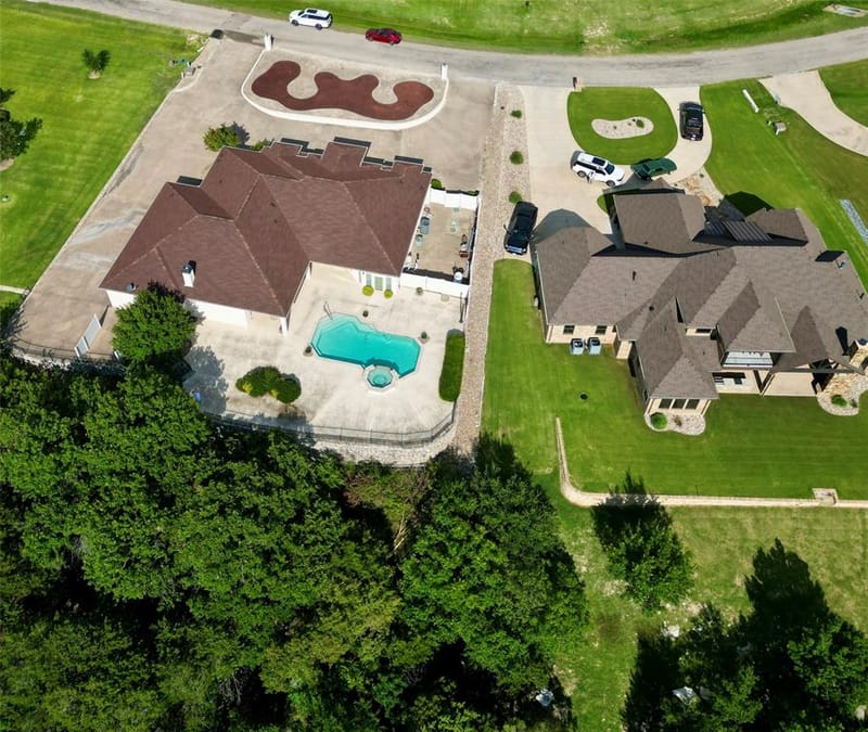 1614 Crow Creek Drive, Granbury TX 76049 - Photo 37