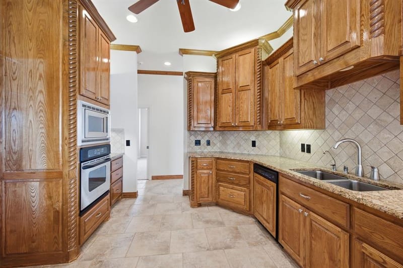 1614 Crow Creek Drive, Granbury TX 76049 - Photo 15