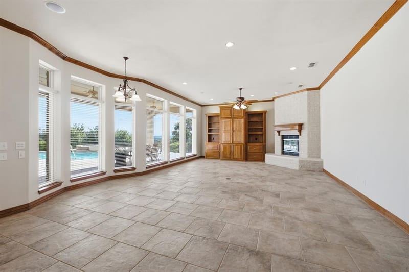 1614 Crow Creek Drive, Granbury TX 76049 - Photo 19