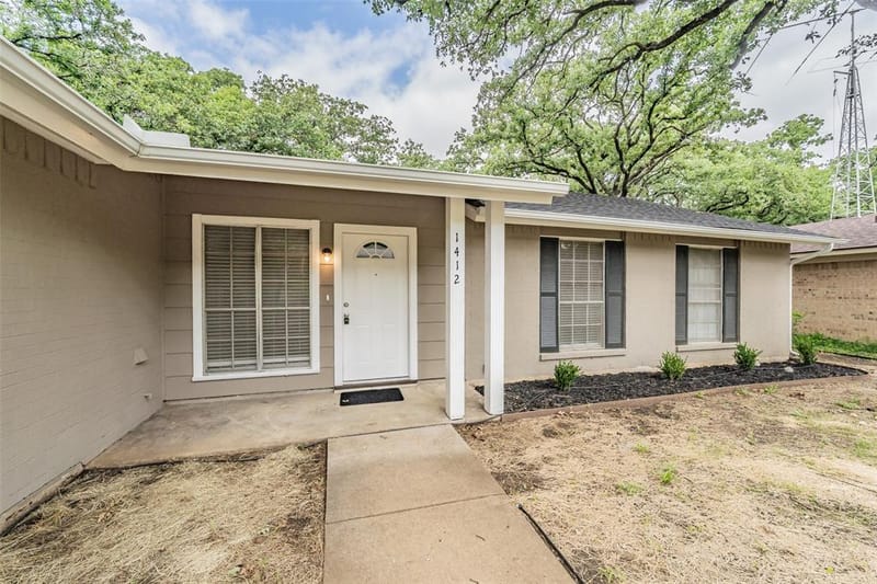 1412 Oxford Street, Arlington TX 76013 - Photo 3