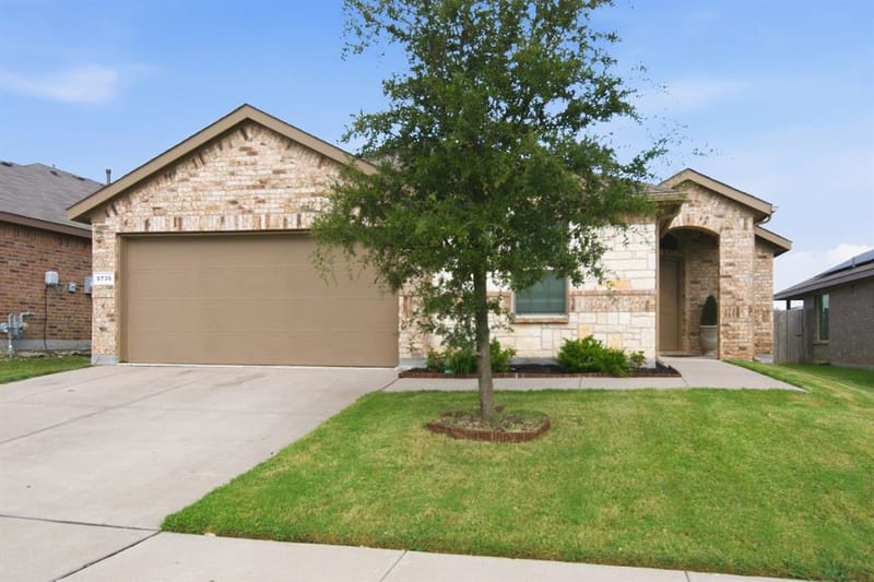 9736 Snowbell Lane, Fort Worth TX 76036 - Photo 2
