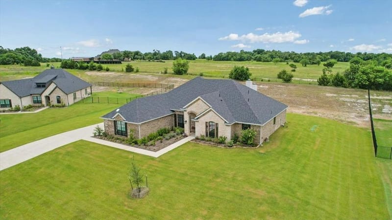 1080 Julian Drive, Van Alstyne TX 75495 - Photo 3