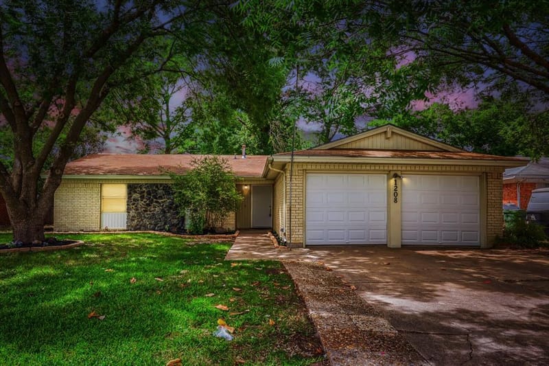 1208 Darlene Lane, Arlington TX 76010