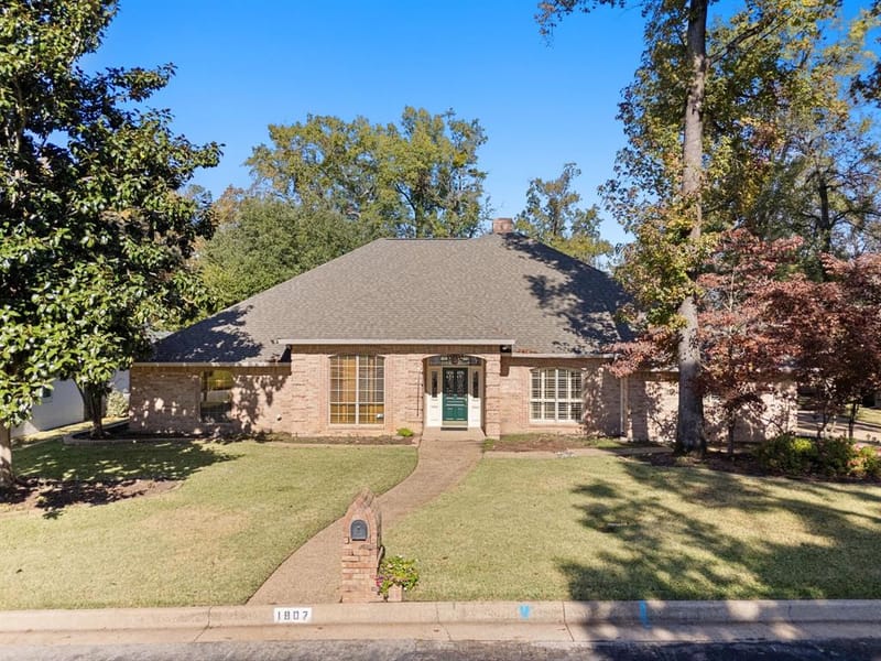 1807 Royal Oak Drive, Tyler TX 75703