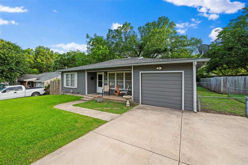 1307 N Gaines Street, Ennis TX 75119 - Photo 6