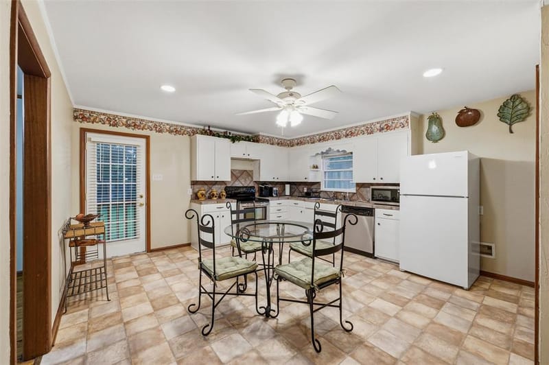 1307 N Gaines Street, Ennis TX 75119 - Photo 16
