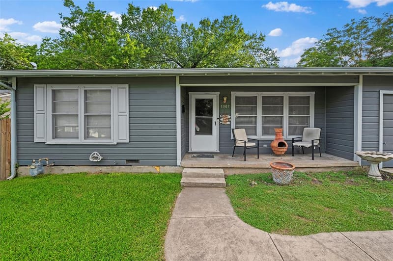 1307 N Gaines Street, Ennis TX 75119 - Photo 7