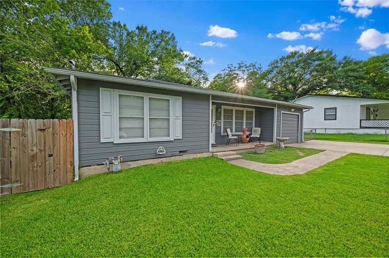 1307 N Gaines Street, Ennis TX 75119 - Photo 5