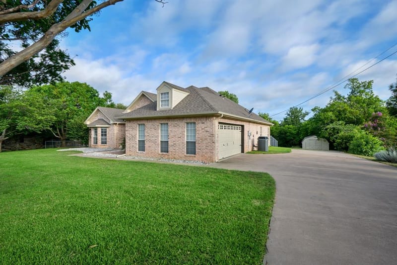 214 Knob Hill Drive, Granbury TX 76048 - Photo 35