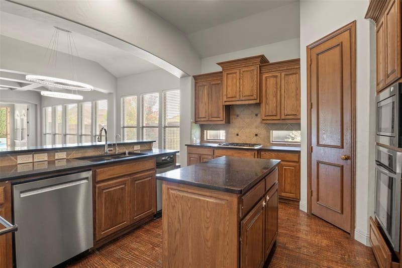 6811 San Fernando, Irving TX 75039 - Photo 9