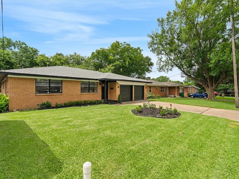 420 W Anita Street, Sherman TX 75092 - Photo 2