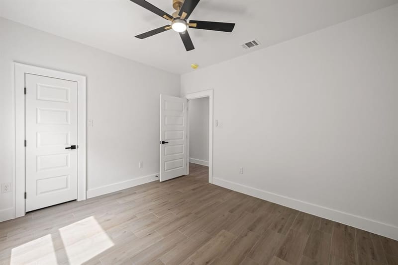 1004 W Broadus Avenue, Fort Worth TX 76115 - Photo 24