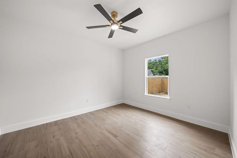 1004 W Broadus Avenue, Fort Worth TX 76115 - Photo 25