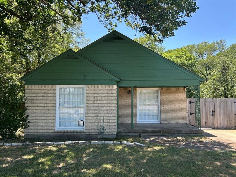 640 E Pleasant Run Road, DeSoto TX 75115 - Photo 2