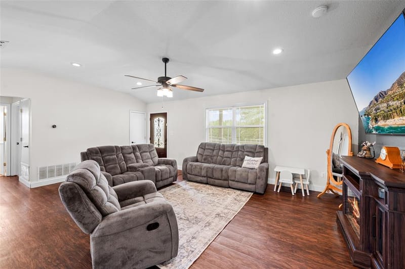 821 County road 3245, Quitman TX 75783 - Photo 5