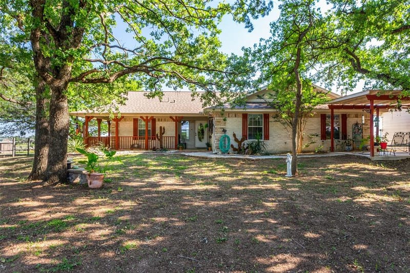 108 Gladdis Lane, Springtown TX 76082 - Photo 2
