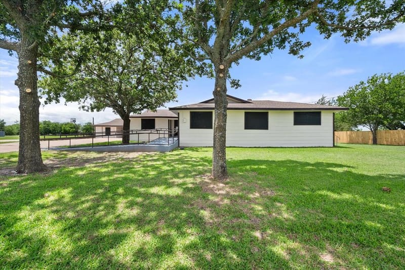 5835 County Road 2091, Corsicana TX 75110